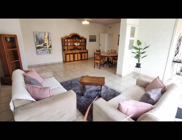 3 BEDROOM HOUSE FOR SALE IN SOUTH CREST